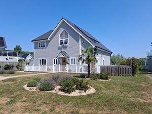 Front of lodge - 2026- click for photo gallery